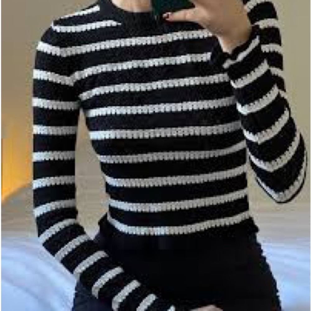 Zara black and white striped sweater is size L but it runs small, - Picture 12 of 12